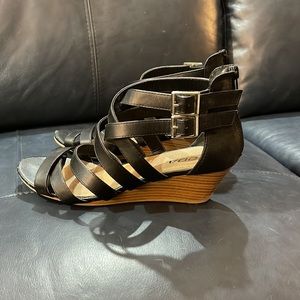 Cute & comfy black wedge sandals!